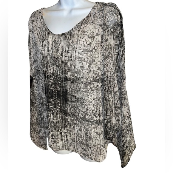 Jennifer Lopez  Flutter Sleeve V- Neck Sheer Top Size L - Picture 2 of 11